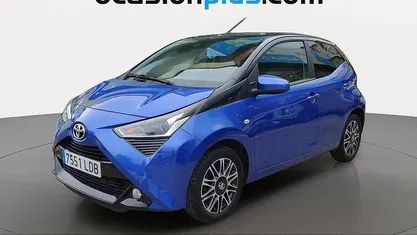 Usado Toyota Aygo X-play 72 CV (52 kW) 2019 Azul Utilitario