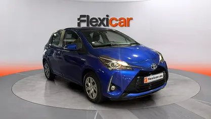 Usado Toyota Yaris Hybrid Business Edition 116 CV (85 kW) 2020 Azul Berlina