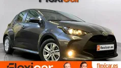 Gris Usado 2024 Toyota Yaris Edition Berlina | 18.990 € (Precio justo)