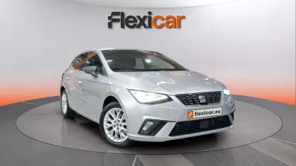 Usado Seat Ibiza 110 CV (80 kW) 2024 Gris Utilitario