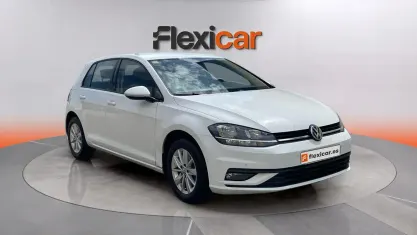 Usado VW Golf VII 110 CV (80 kW) 2018 Blanco Berlina