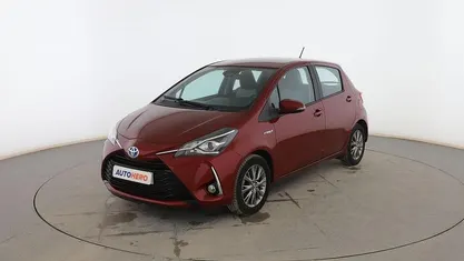 Usado Toyota Yaris Hybrid Active 101 CV (74 kW) 2018 Rojo Berlina