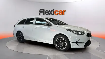Usado Kia Ceed 101 CV (74 kW) 2025 Blanco Utilitario