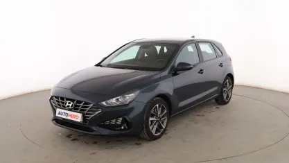 Usado Hyundai i30 110 CV (80 kW) 2022 Verde Berlina