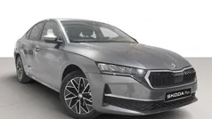Gris Usado 2024 Skoda Octavia Selection Berlina | 30.990 € (Precio justo)