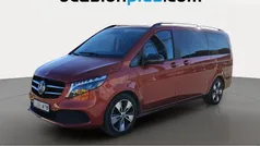 Rojo Usado 2023 Mercedes V220 Avantgarde Monovolumen | 49.264 € (Super precio)