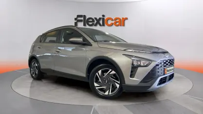 Usado Hyundai Bayon 84 CV (61 kW) 2022 Gris SUV