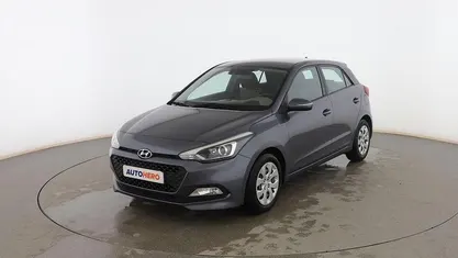 Usado Hyundai i20 85 CV (62 kW) 2018 Gris Berlina