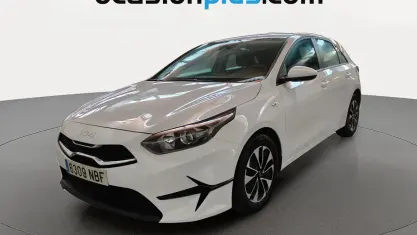 Usado Kia Ceed 101 CV (74 kW) 2025 Blanco Utilitario