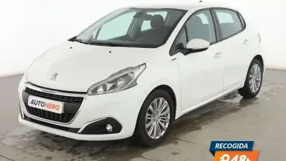 Usado Peugeot 208 Signature Sky 82 CV (60 kW) 2018 Blanco Utilitario