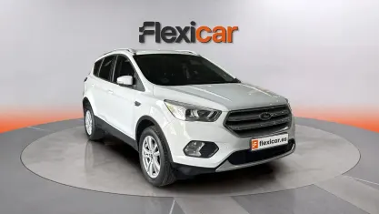 Usado Ford Kuga Trend+ 120 CV (88 kW) 2019 Blanco SUV
