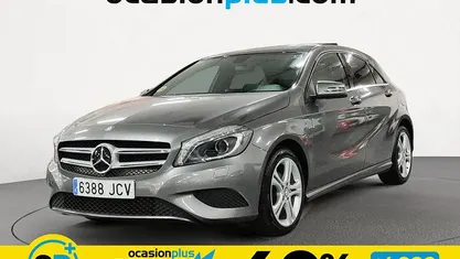 Usado Mercedes A180 Style 109 CV (80 kW) 2015 Gris Utilitario