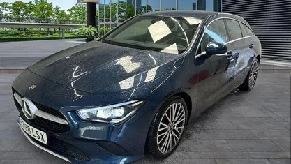 Usado Mercedes CLA220 Shooting Brake 190 CV (139 kW) 2021 Azul Familiar