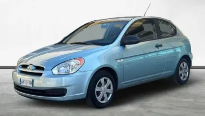 Usado Hyundai Accent 97 CV (71 kW) 2007 Azul Utilitario