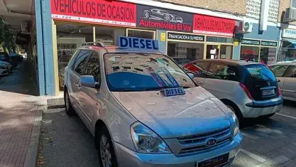 Usado Kia Carnival 184 HP (135 kW) 2009 Cinzento Monovolume