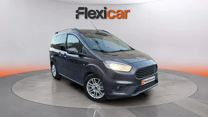 Usado Ford Tourneo Courier Ambiente 100 CV (73 kW) 2018 Gris Monovolumen