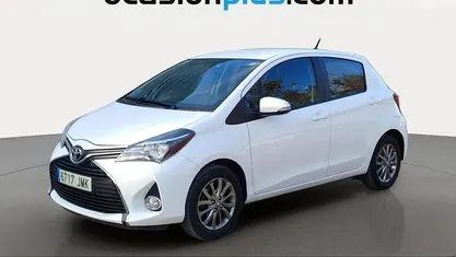 Usado Toyota Yaris Active 99 CV (72 kW) 2016 Blanco Utilitario
