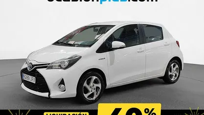 Blanco Usado 2015 Toyota Yaris Hybrid Advance Utilitario | 12.028 € (Precio justo)