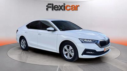 Käytetty Skoda Octavia Ambition 150 HP (110 kW) 2022 Valkoinen Viistoperä