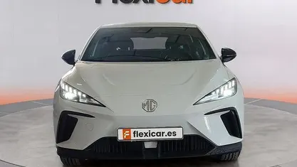 Usado MG MG5 EV 125 kW (170 CV) 2023 Blanco Familiar