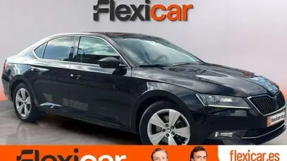 Usado Skoda Superb Active 150 CV (110 kW) 2019 Negro Berlina