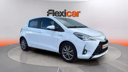 Usado Toyota Yaris Hybrid Active 116 CV (85 kW) 2021 Blanco Berlina