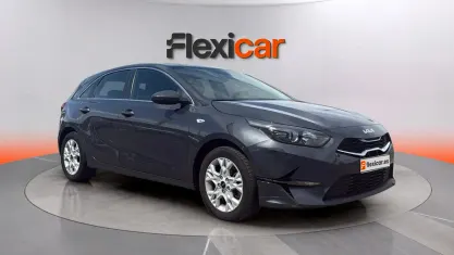Usado Kia Ceed 136 CV (100 kW) 2023 Gris Utilitario