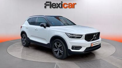 Käytetty Volvo XC40 Momentum 163 HP (119 kW) 2021 Valkoinen Katumaasturi