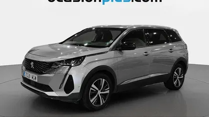 Usado Peugeot 5008 Allure 131 CV (96 kW) 2023 Gris Monovolumen