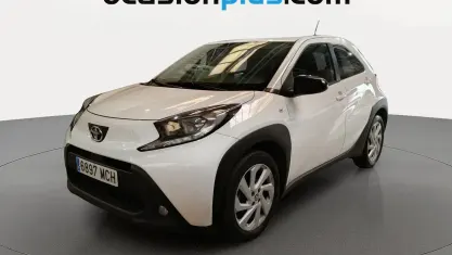 Usado Toyota Aygo X-play 72 CV (52 kW) 2022 Blanco Utilitario