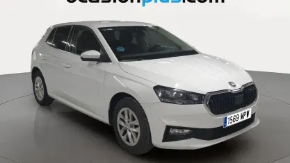 Usado Skoda Fabia Selection 95 CV (69 kW) 2024 Blanco Utilitario