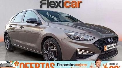 Usado Hyundai i30 N Line 120 HP (88 kW) 2023 Bege Sedan
