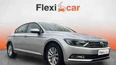 Gris Usado 2017 VW Passat Advance Berlina | 14.990 € (Buen precio)