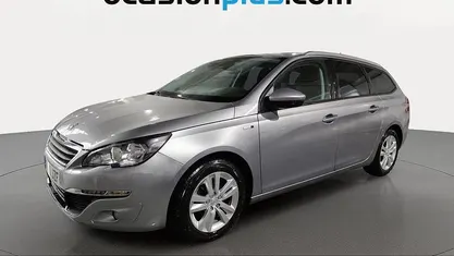 Usado Peugeot 308 SW Style 131 CV (96 kW) 2017 Gris plata Familiar