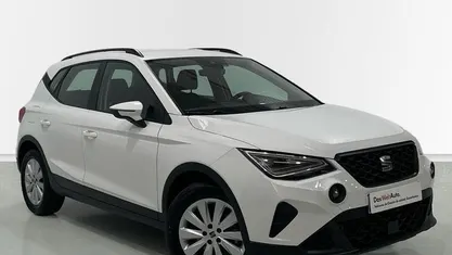 Usado Seat Arona Style Plus 110 CV (80 kW) 2022 Blanco SUV