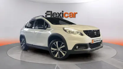 Usado Peugeot 2008 GT-line 120 CV (88 kW) 2017 Blanco SUV