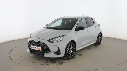 Usado Toyota Yaris Sport 131 CV (96 kW) 2024 Gris Utilitario