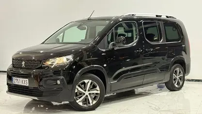 Usado Peugeot Rifter GT 131 CV (96 kW) 2020 Negro Monovolumen