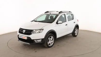 Usado Dacia Sandero Stepway 90 CV (66 kW) 2014 Blanco Berlina