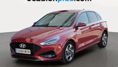 Usado Hyundai i30 100 CV (73 kW) 2025 Rojo Utilitario