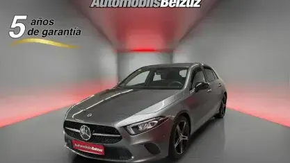 Usado Mercedes A180 116 CV (85 kW) 2018 Gris Utilitario