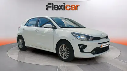 Usado Kia Rio 84 CV (61 kW) 2022 Blanco Utilitario