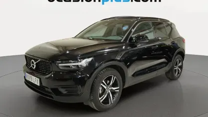 Käytetty Volvo XC40 R-Design 150 HP (110 kW) 2020 Musta Katumaasturi