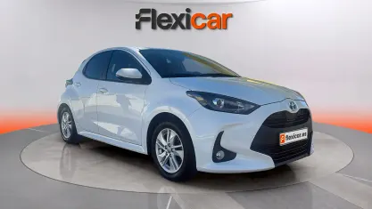 Usado Toyota Yaris Hybrid Business Edition 116 CV (85 kW) 2022 Blanco Berlina