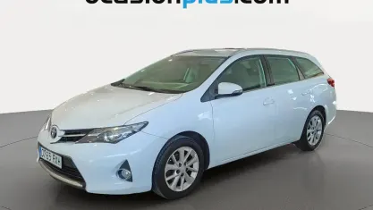 Usado Toyota Auris Active 132 CV (97 kW) 2014 Blanco Familiar