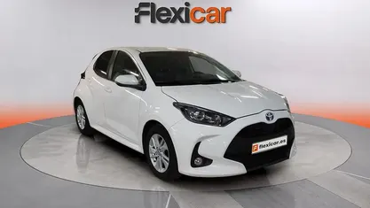 Usado Toyota Yaris Hybrid Business Edition 116 CV (85 kW) 2022 Blanco Utilitario