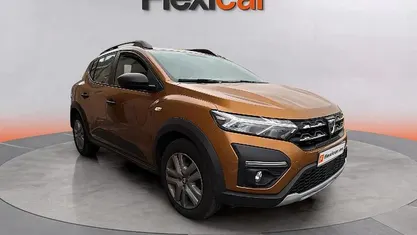 Usado Dacia Sandero Comfort 91 CV (66 kW) 2021 Naranja Utilitario