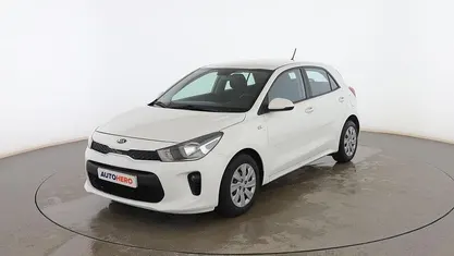 Usado Kia Rio 85 CV (62 kW) 2017 Blanco Berlina