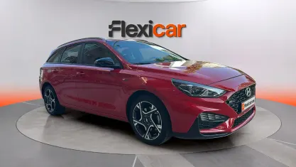 Usado Hyundai i30 N Line 120 CV (88 kW) 2023 Rojo Berlina