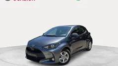 Gris Usado 2024 Toyota Yaris Edition Berlina | 18.090 € (Buen precio)